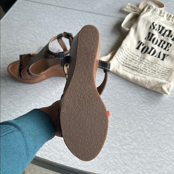 Myra Talitha Western Hand Tooled Wedges - Picture 3 of 3